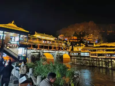 ทัวร์จีน เมืองฉางชา ทัวร์จีน ฉางชา เมืองโบราณเฟิ่งหวง  สะพานสายรุ้ง  จางเจียเจี้ย  ยอดเขาเทียนเหมินชาน  ถนน 99 โค้ง  6 วัน 5 คืน - TWP-DYGSL0925