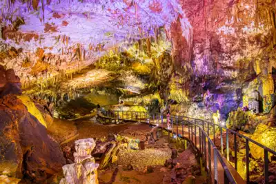 ทัวร์จอร์เจีย เมืองทบิลิซิ, คูทายสิ, กอรี, มิสเคด้า ทัวร์จอร์เจีย ทบิลิซิ คูทายสิ กอรี ป้อมอนานูรี อนุสาวรีย์มิตรภาพรัสเซีย–จอร์เจีย โบสถ์เกอเกติ บอโยมิ ถ้ำโพรมีธีอุส 7 วัน 5 คืน - TWP-GG907