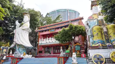 ทัวร์ฮ่องกง เมืองเมืองฮ่องกง ทัวร์ฮ่องกง เมืองฮ่องกง รีพัลส์เบย์ วัดหวังต้าเซียน วัดแชกงหมิว จิมซาจุ่ย ซิมโฟนี่ออฟไลท์ 3 วัน 2 คืน - TWP-#3 เซียน 3 พร HKG-EK OCT