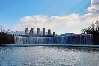 ทัวร์จีน เมืองคุนหมิง ทัวร์จีน คุนหมิง ภูเขาหิมะเจียวจื่อ สวนน้ำตกคุนหมิง ซุ้มประตูม้าทองและซุ้มประตูไก่หยก ตำหนักทองจินเตี้ยน ถนนคนเดินหนานผิงเจี่ย 4 วัน 3 คืน - TWP-ZGKMG-2523KY